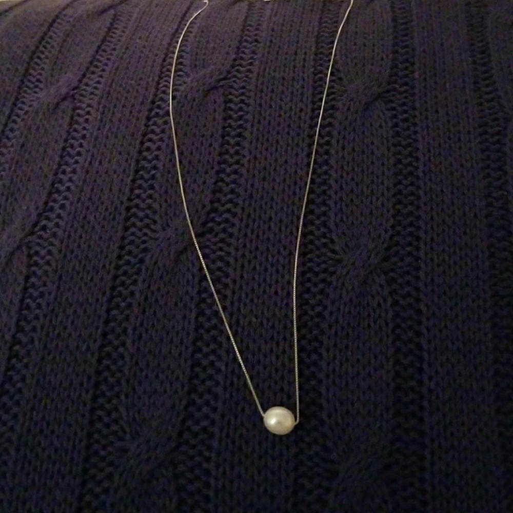 Beautiful Pearl necklace  .925 SS.